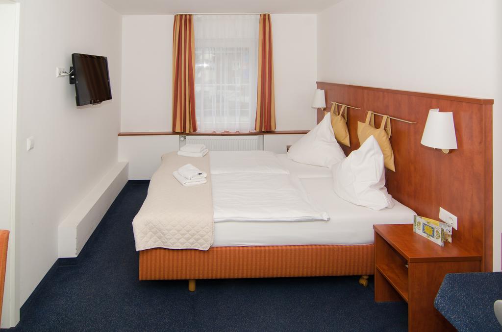 Hotel -Restaurant Taormina Birkenfeld  Eksteriør billede