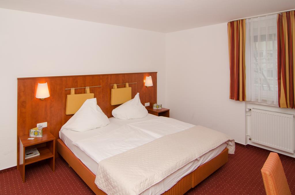 Hotel -Restaurant Taormina Birkenfeld  Eksteriør billede