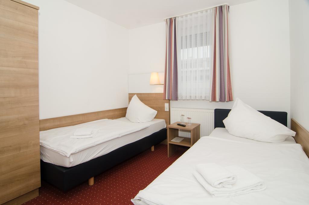 Hotel -Restaurant Taormina Birkenfeld  Eksteriør billede