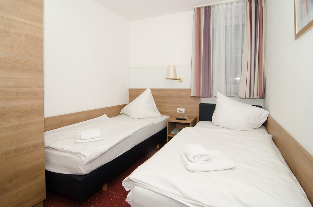 Hotel -Restaurant Taormina Birkenfeld  Eksteriør billede