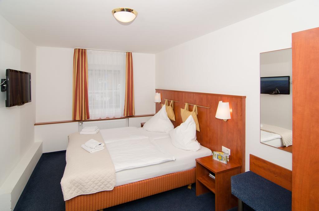 Hotel -Restaurant Taormina Birkenfeld  Eksteriør billede